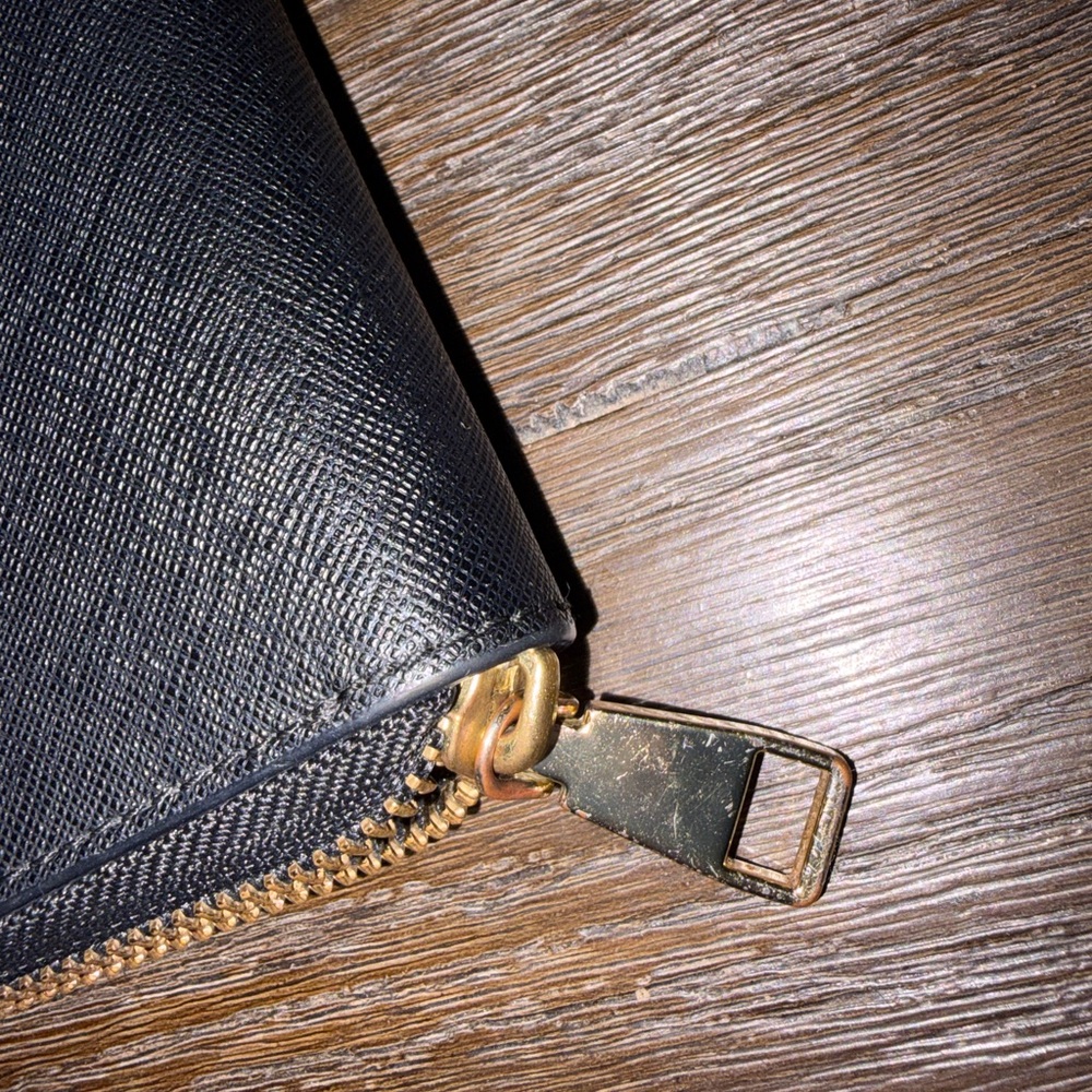 Tory Burch Black Leather Large Wristlet with Gold tone hardware EUC
Make a Offer - Picture 8 of 11